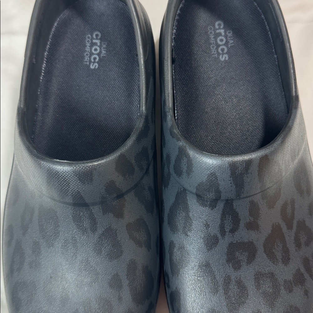 Crocs Neria Pro II Womens 10 Black Leopard Slip Resistant Work Clogs Slip On - Picture 6 of 12